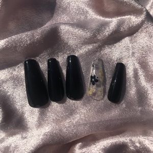 GEL- Black flower press on nails